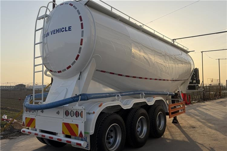 TITAN 3 Axle 50 Ton Dry Bulker Cement Tanker Trailer for Sale In Saudi Arabia - 筒仓拖车:图2 TITAN 3 Axle 50 Ton Dry Bulker Cement Tanker Trailer for Sale In Saudi Arabia - 筒仓拖车:图2