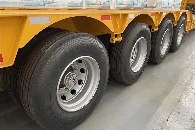 TITAN 4 Line 8 Axle Removable Gooseneck Trailer for Sale In Nigeria Lagos - 低装载半拖车:图3 TITAN 4 Line 8 Axle Removable Gooseneck Trailer for Sale In Nigeria Lagos - 低装载半拖车:图3