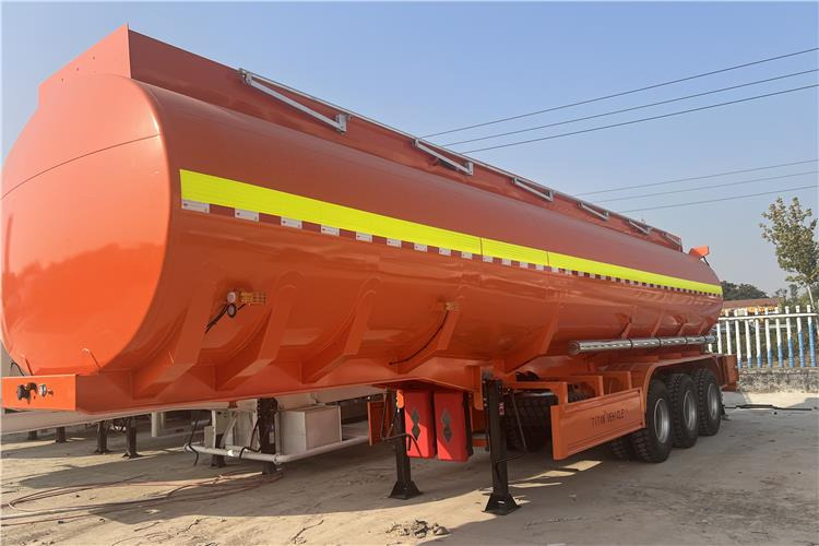 TITAN 45000 Liters Fuel Oil Diesel Tanker Trailer for Sale In Saudi Arabia - 液罐半拖车:图3 TITAN 45000 Liters Fuel Oil Diesel Tanker Trailer for Sale In Saudi Arabia - 液罐半拖车:图3