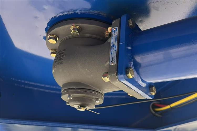 TITAN 45000 Liters Oil Tanker Trailer for Sale In Ghana - 液罐半拖车:图4 TITAN 45000 Liters Oil Tanker Trailer for Sale In Ghana - 液罐半拖车:图4