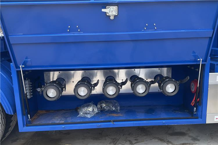 TITAN 45000 Liters Oil Tanker Trailer for Sale In Ghana - 液罐半拖车:图5 TITAN 45000 Liters Oil Tanker Trailer for Sale In Ghana - 液罐半拖车:图5