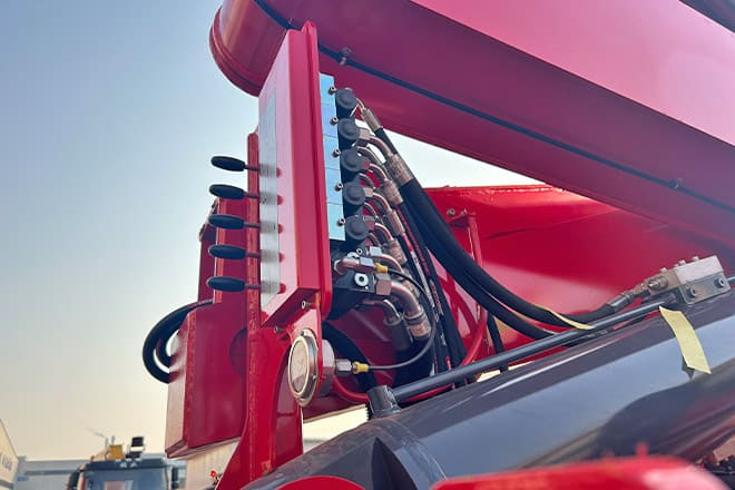 XCMG 20 40Ft Container Side Loader for Sale in Tanzania - 集装箱运输车/ 可拆卸车身的半拖车:图2 XCMG 20 40Ft Container Side Loader for Sale in Tanzania - 集装箱运输车/ 可拆卸车身的半拖车:图2