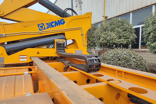 XCMG 37 Ton Side Lifter Container for Sale in Vietnam - 集装箱运输车/ 可拆卸车身的半拖车:图5 XCMG 37 Ton Side Lifter Container for Sale in Vietnam - 集装箱运输车/ 可拆卸车身的半拖车:图5