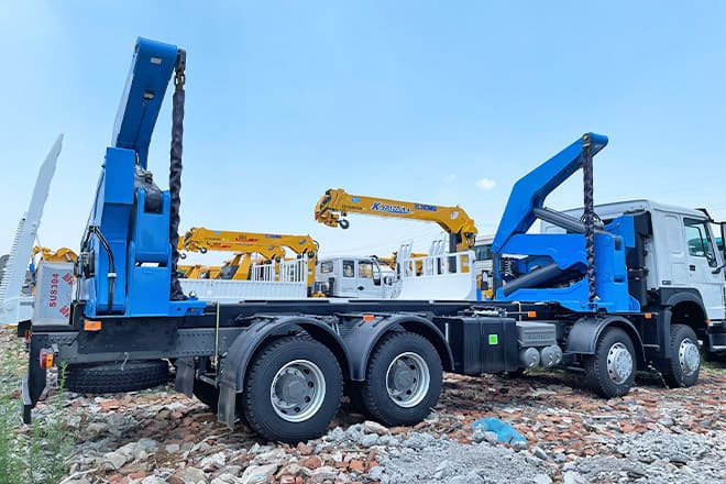 XCMG 37 Ton Side Lifter Truck for Sale in Angola - 集装箱运输车/ 可拆卸车身的卡车:图1 XCMG 37 Ton Side Lifter Truck for Sale in Angola - 集装箱运输车/ 可拆卸车身的卡车:图1