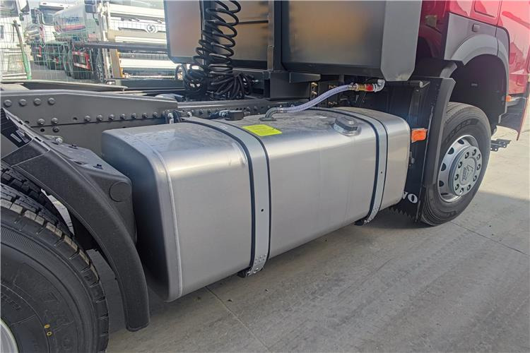 Sinotruk Howo 380hp 6x4 truck tractor for sale in Congo - 牵引车:图5 Sinotruk Howo 380hp 6x4 truck tractor for sale in Congo - 牵引车:图5