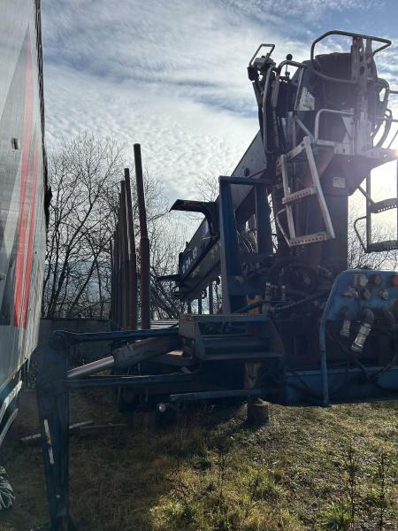Diebolt grue avec grappin rotatif - 木材运输半挂车:图2 Diebolt grue avec grappin rotatif - 木材运输半挂车:图2