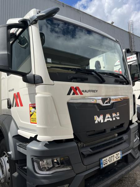 MAN TGS 18.360 - 厢式卡车:图1 MAN TGS 18.360 - 厢式卡车:图1
