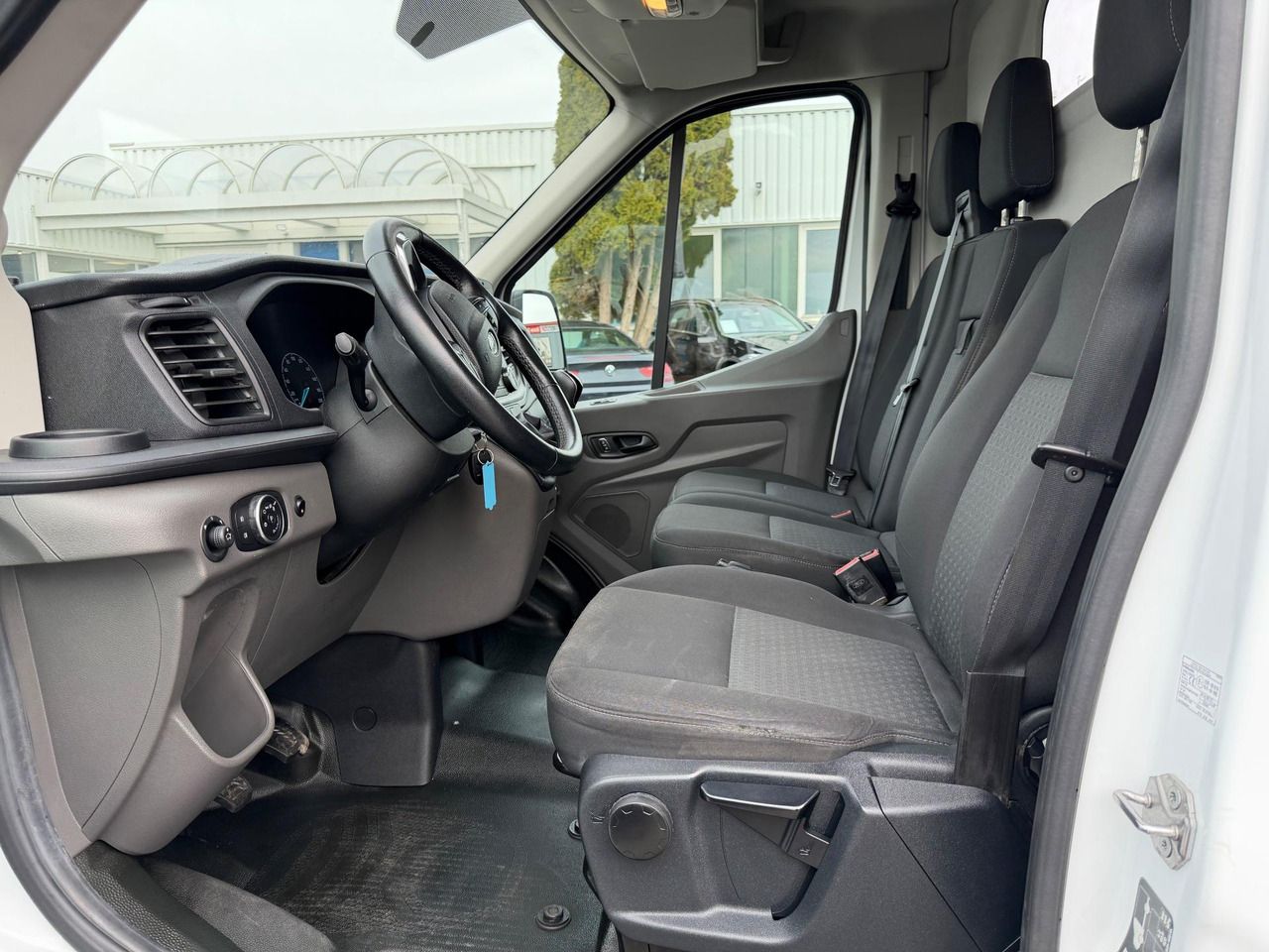 无侧窗厢式货车 Ford Transit:图17 无侧窗厢式货车 Ford Transit:图17