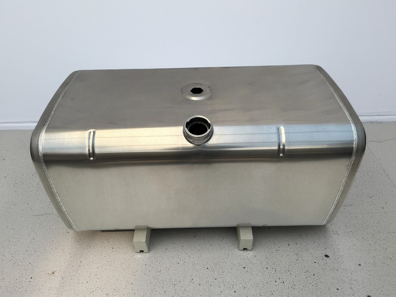 IVECO - 燃料箱:图1 IVECO - 燃料箱:图1