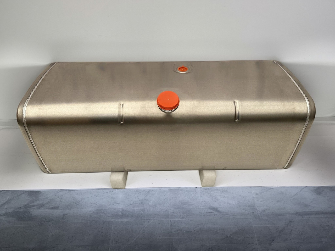 MERCEDES-BENZ  - 燃料箱:图1 MERCEDES-BENZ  - 燃料箱:图1