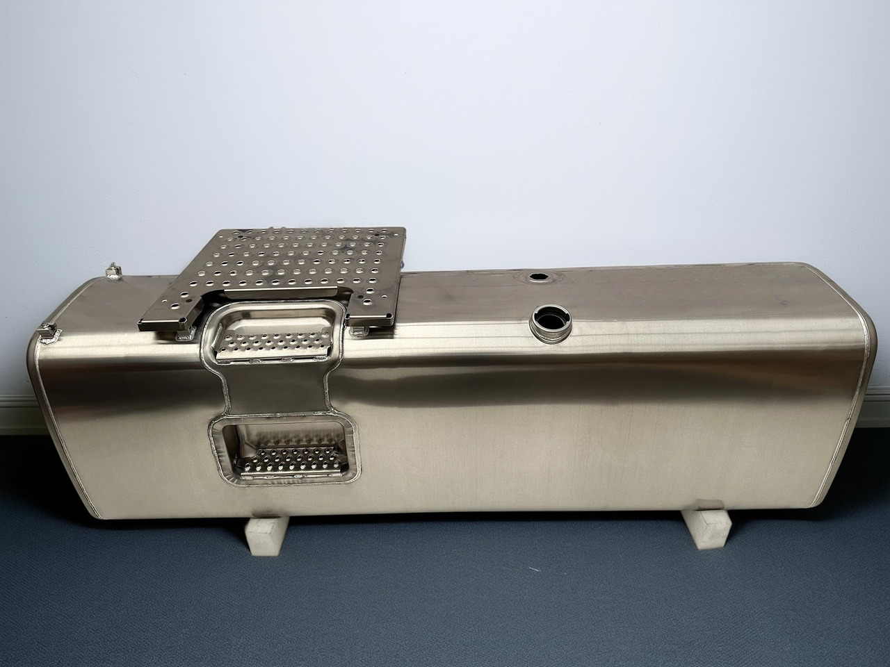 VOLVO  - 燃料箱:图1 VOLVO  - 燃料箱:图1