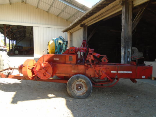 Massey Ferguson 10-8 - 方形打包机:图1 Massey Ferguson 10-8 - 方形打包机:图1