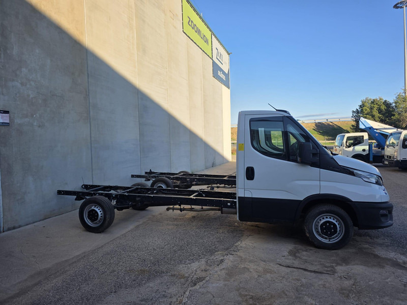 Iveco Daily 35S14 - 驾驶室底盘卡车:图2 Iveco Daily 35S14 - 驾驶室底盘卡车:图2