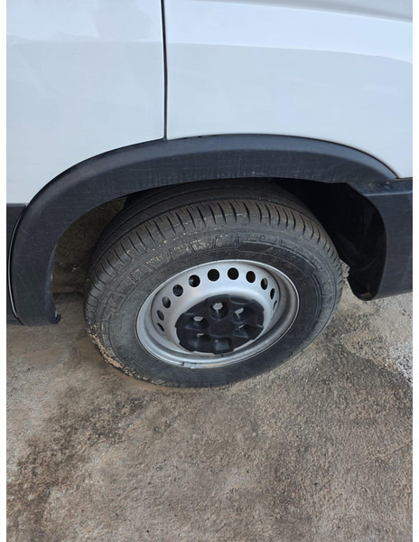 Iveco Daily 35S14 - 驾驶室底盘卡车:图4 Iveco Daily 35S14 - 驾驶室底盘卡车:图4