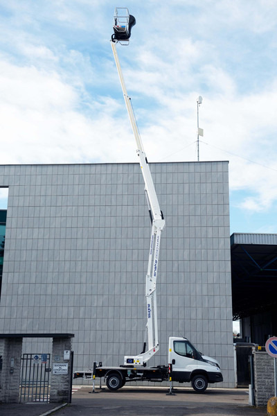 Oil & Steel Snake 2010 HE PLUS Sobre IVECO 35S14 Distancia entre ejes 3750 mm - 空中平台:图3 Oil & Steel Snake 2010 HE PLUS Sobre IVECO 35S14 Distancia entre ejes 3750 mm - 空中平台:图3