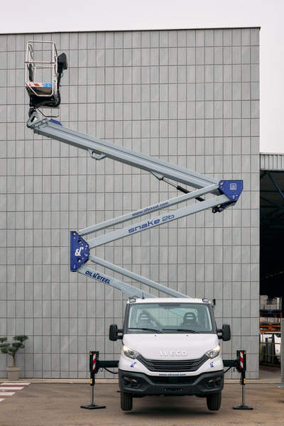 Oil & Steel Snake 26 Sobre IVECO 35S14 Distancia entre ejes 4100 mm - 空中平台:图3 Oil & Steel Snake 26 Sobre IVECO 35S14 Distancia entre ejes 4100 mm - 空中平台:图3