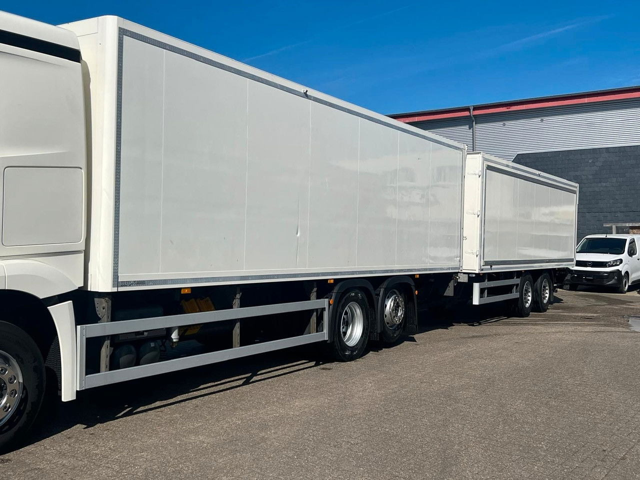 厢式卡车 Mercedes-Benz Actros 2543 Komplettzug Voll-Luft - Lange Koffer：图11