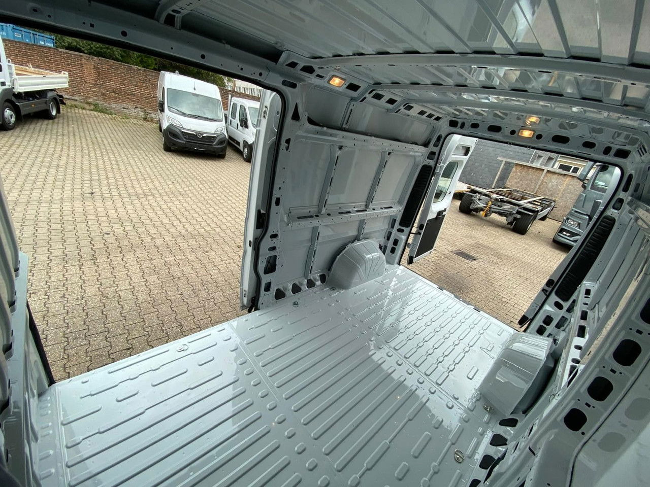 Opel Movano Cargo - 无侧窗厢式货车:图5 Opel Movano Cargo - 无侧窗厢式货车:图5