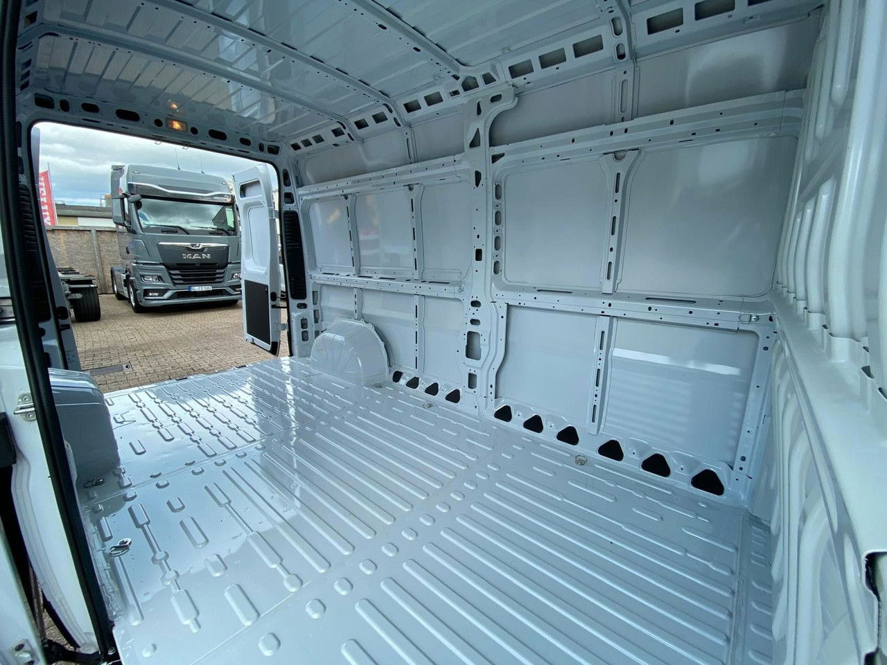 Opel Movano - 无侧窗厢式货车:图5 Opel Movano - 无侧窗厢式货车:图5