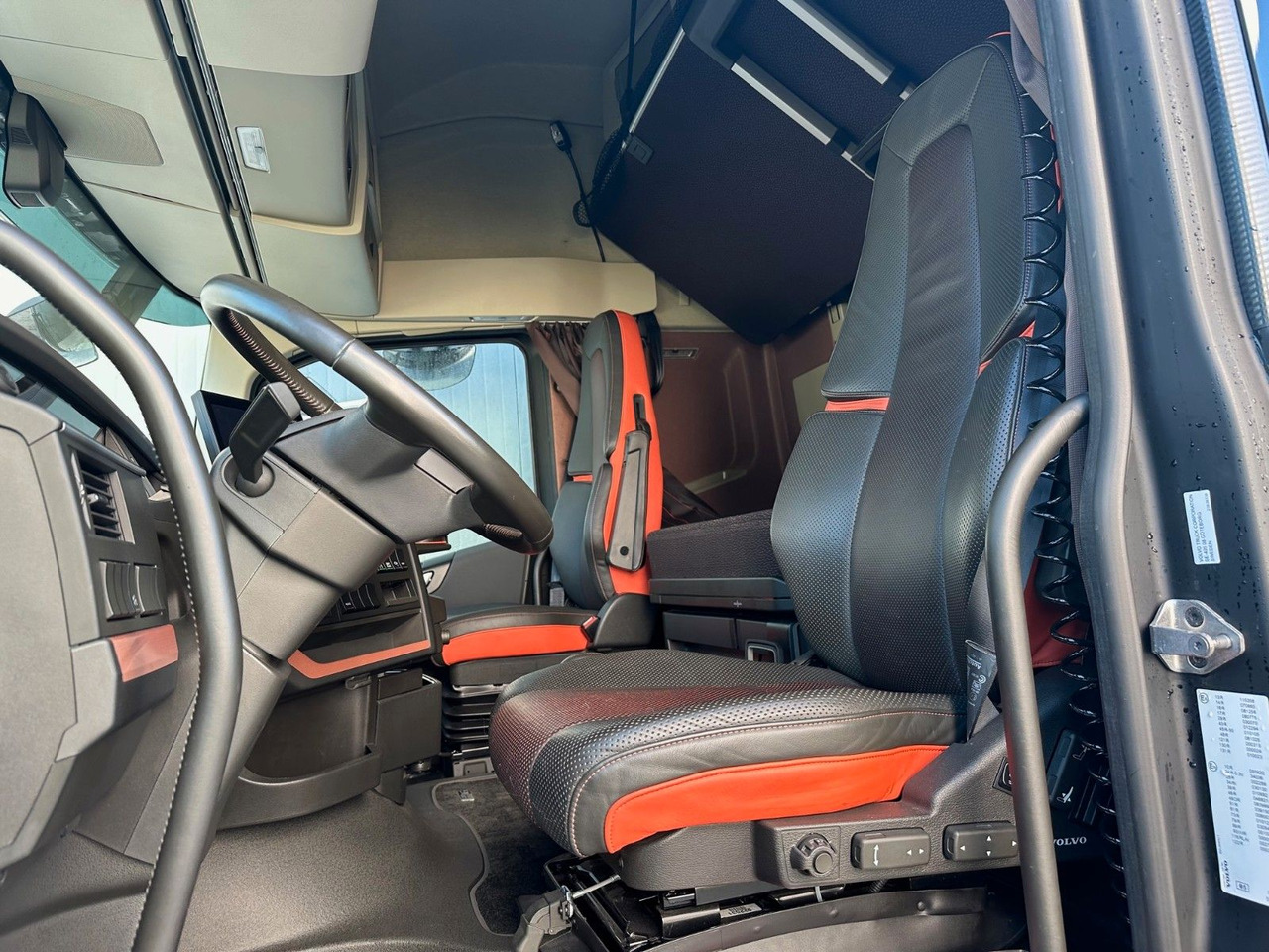 Volvo FH 750 XL Retarder Vollausstattung - 牵引车:图5 Volvo FH 750 XL Retarder Vollausstattung - 牵引车:图5