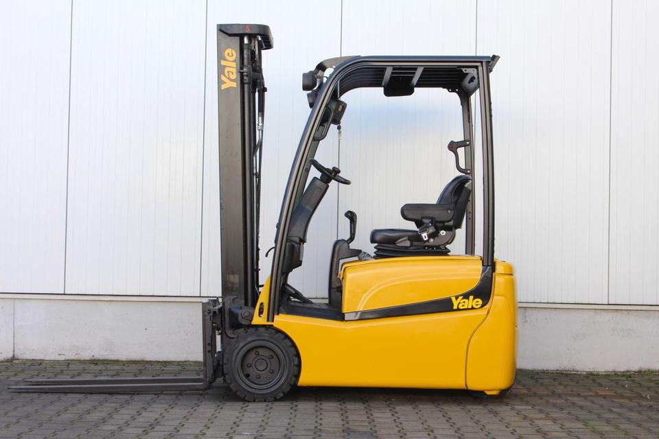 YALE ERP18VT Triplex 5,2m 1800kg - 电动叉车:图3 YALE ERP18VT Triplex 5,2m 1800kg - 电动叉车:图3