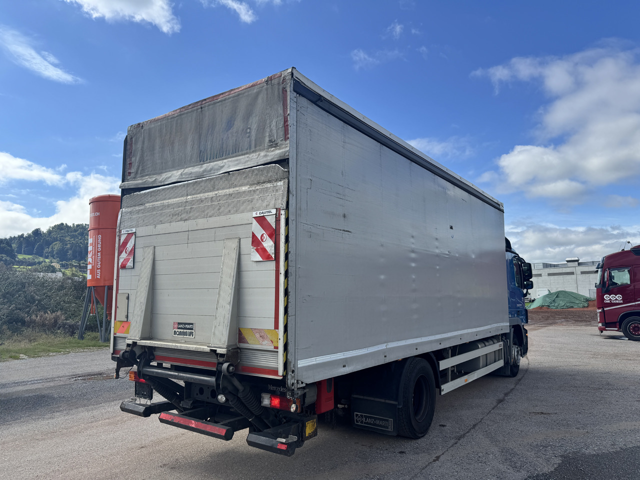 MERCEDES-BENZ Actros 1836 4x2 Blache-Hebebühne - 侧帘卡车:图5 MERCEDES-BENZ Actros 1836 4x2 Blache-Hebebühne - 侧帘卡车:图5