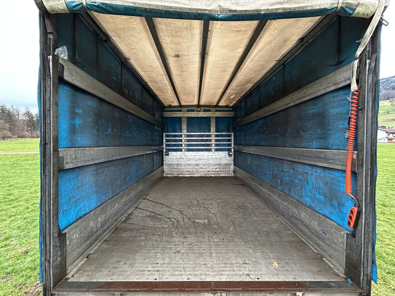 MERCEDES-BENZ Atego 818 - 侧帘卡车:图5 MERCEDES-BENZ Atego 818 - 侧帘卡车:图5