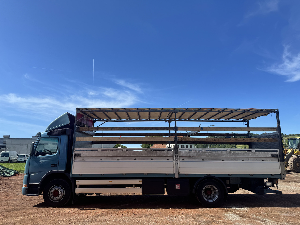 VOLVO FM7-290 4x2 Blache-Hebebühne - 侧帘卡车:图2 VOLVO FM7-290 4x2 Blache-Hebebühne - 侧帘卡车:图2