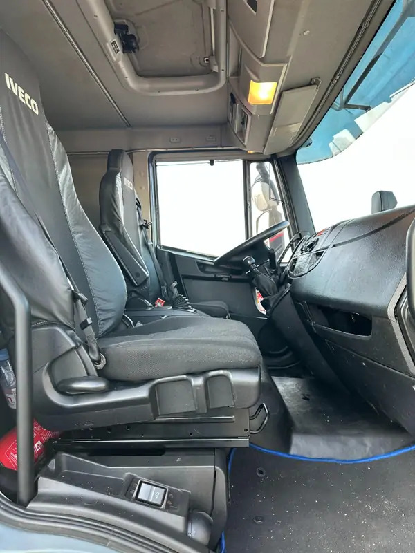 厢式卡车 Iveco ML120E280 *Hayon 2000 kg*280 CV*caisse 7m8：图19