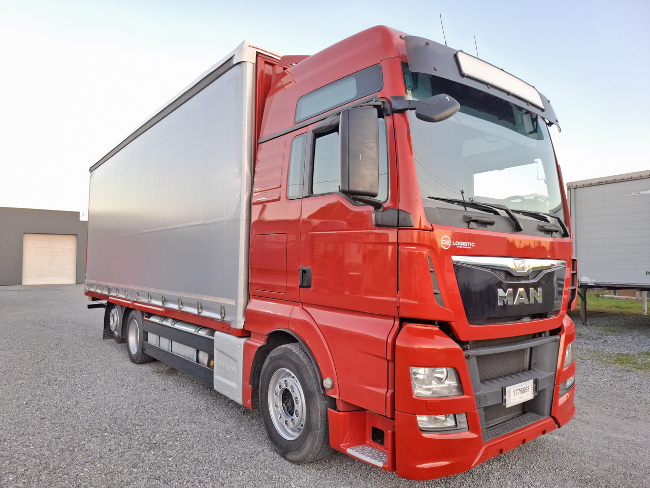 MAN TGX 26.440 E6 - 侧帘卡车:图1 MAN TGX 26.440 E6 - 侧帘卡车:图1