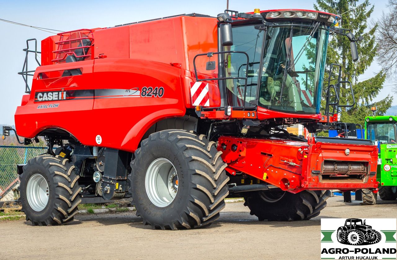 CASE IH 8240 AFS - 2018 ROK + MACDON FD 135 - 2018 ROK - 联合收割机:图2 CASE IH 8240 AFS - 2018 ROK + MACDON FD 135 - 2018 ROK - 联合收割机:图2