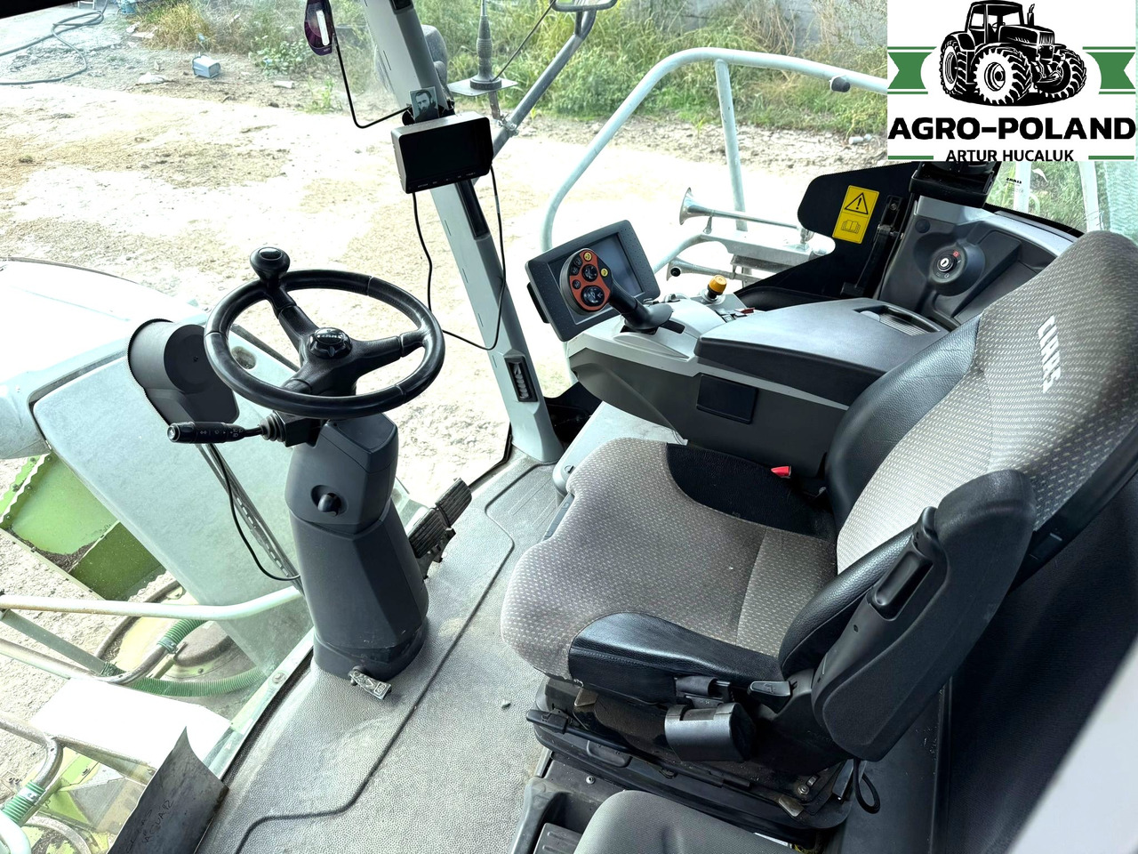 CLAAS JAGUAR 940 - 2014 ROK - 4X4 + ORBIS 600 + PU 300 - 饲料收割机:图4 CLAAS JAGUAR 940 - 2014 ROK - 4X4 + ORBIS 600 + PU 300 - 饲料收割机:图4