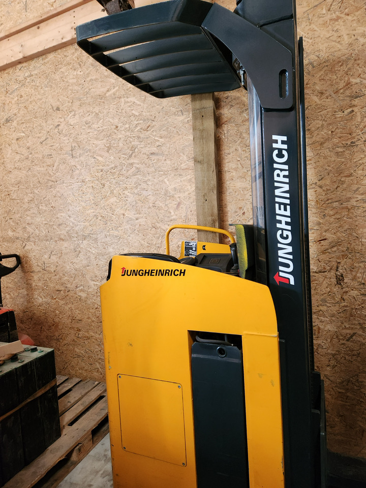 JUNGHEINRICH ESC 216z - 仓库设备:图1 JUNGHEINRICH ESC 216z - 仓库设备:图1
