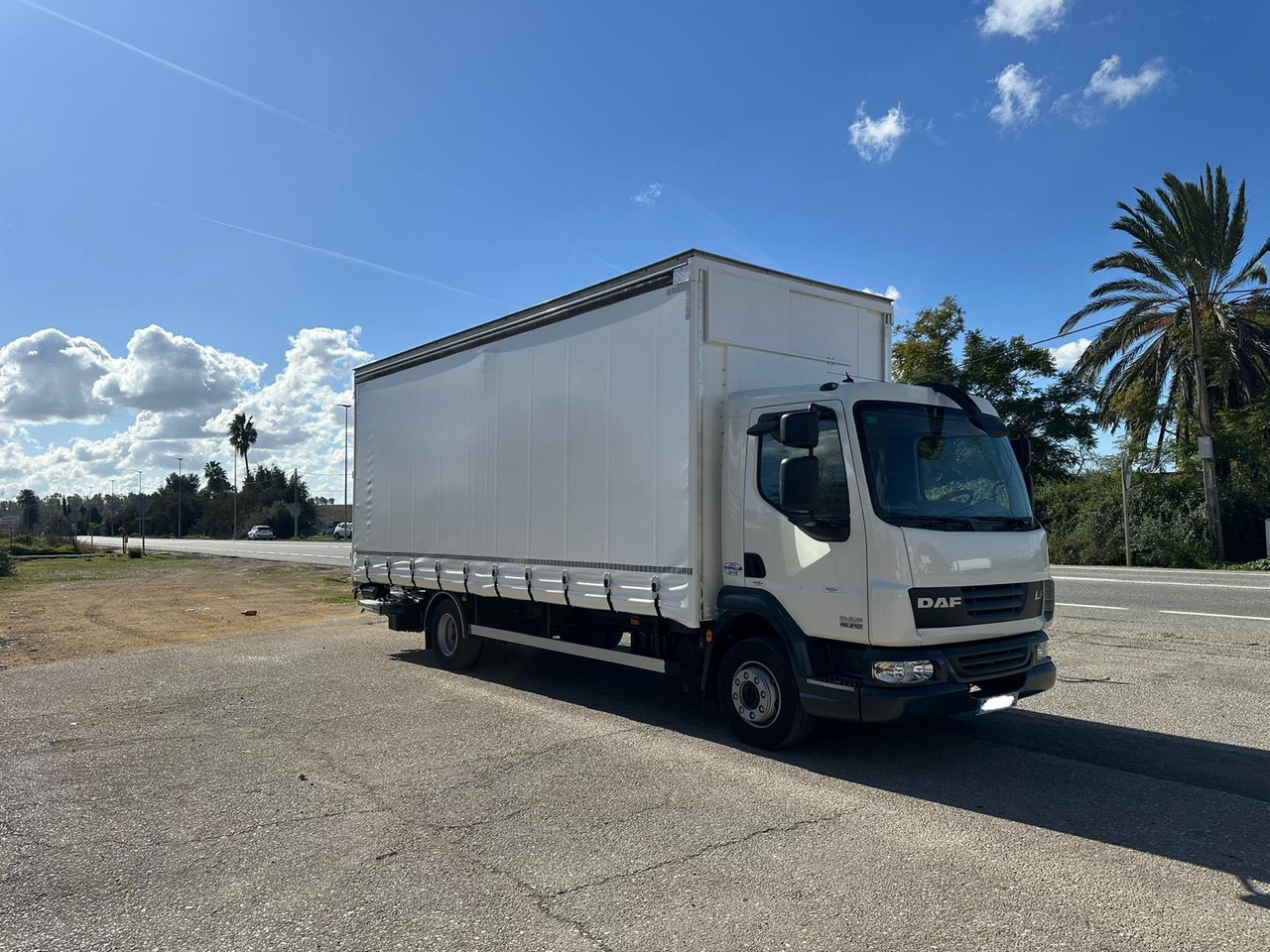 DAF LF 45.250 - 侧帘卡车:图4 DAF LF 45.250 - 侧帘卡车:图4