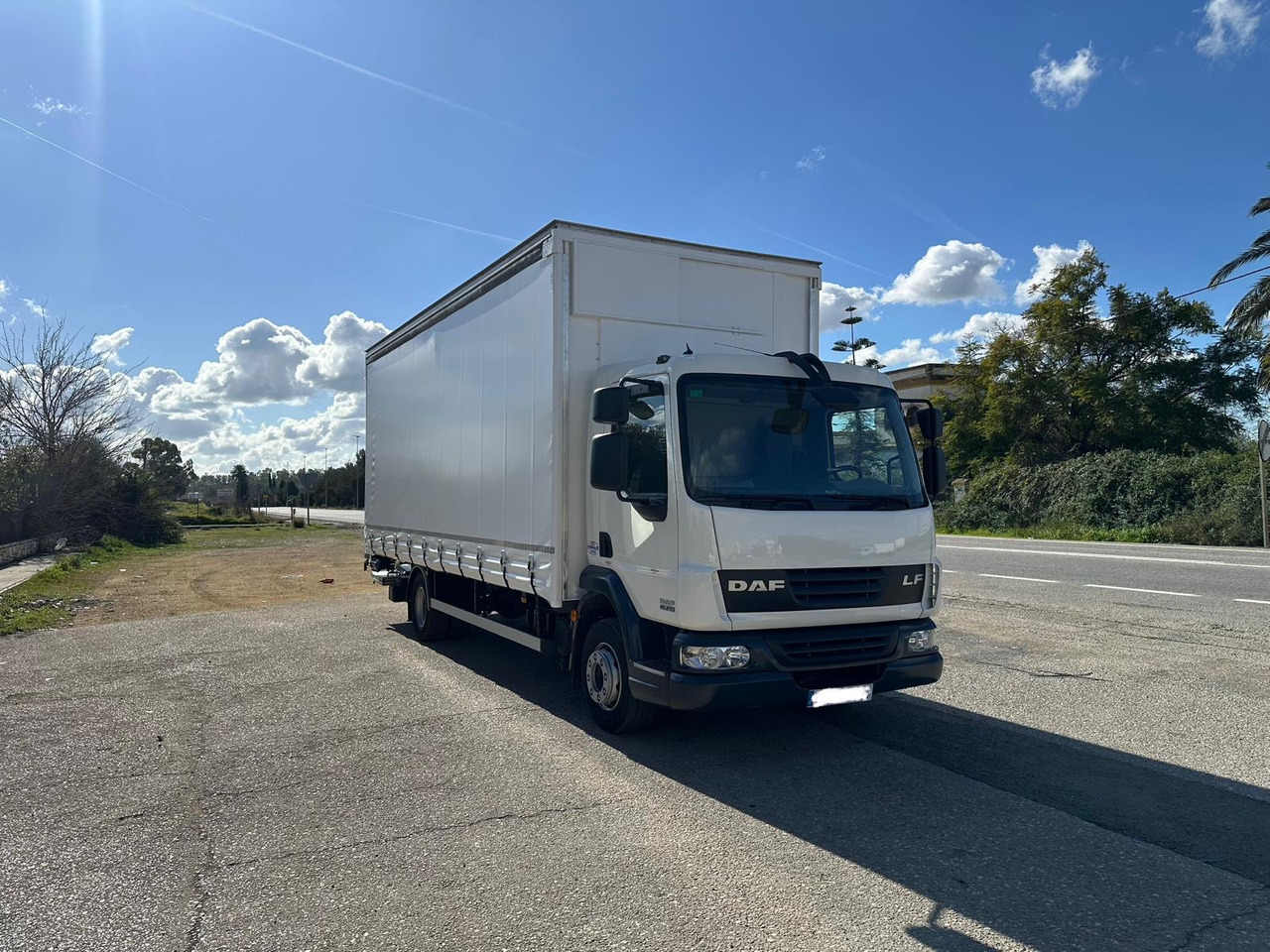 DAF LF 45.250 - 侧帘卡车:图2 DAF LF 45.250 - 侧帘卡车:图2