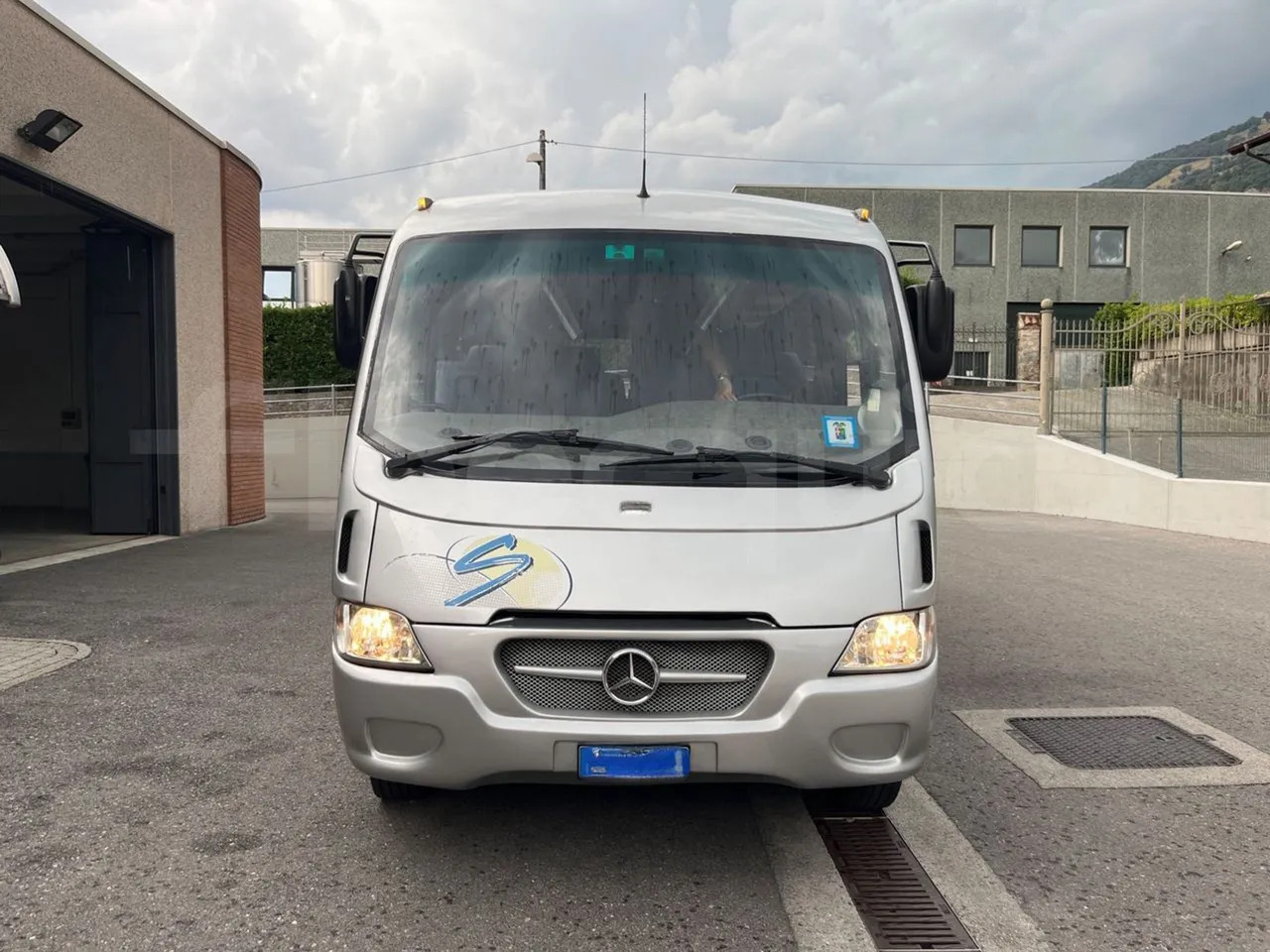 Mercedes-Benz MB 818 S - 长途客车:图2 Mercedes-Benz MB 818 S - 长途客车:图2