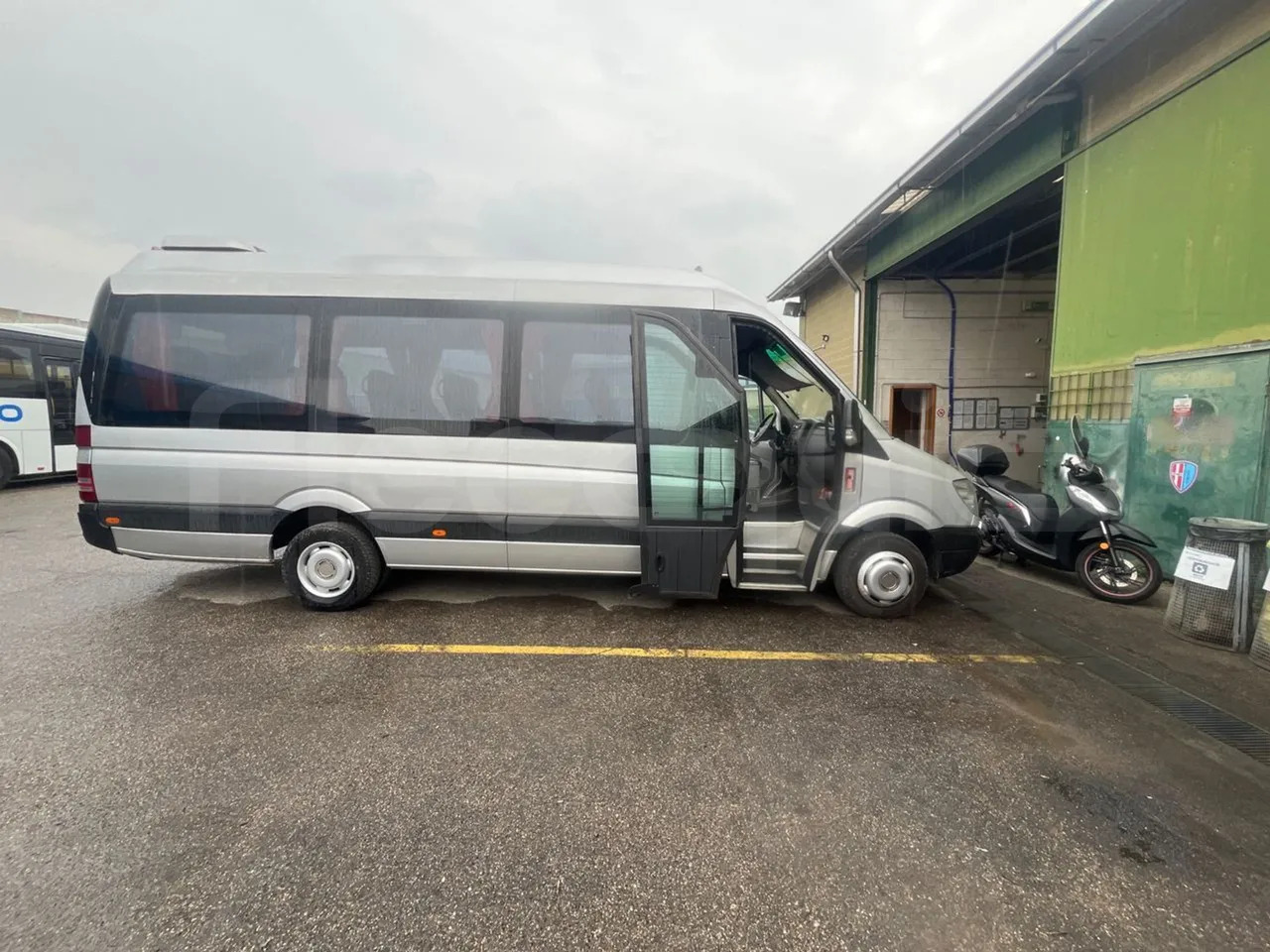 小型巴士, 小型客车 Mercedes-Benz Sprinter：图17