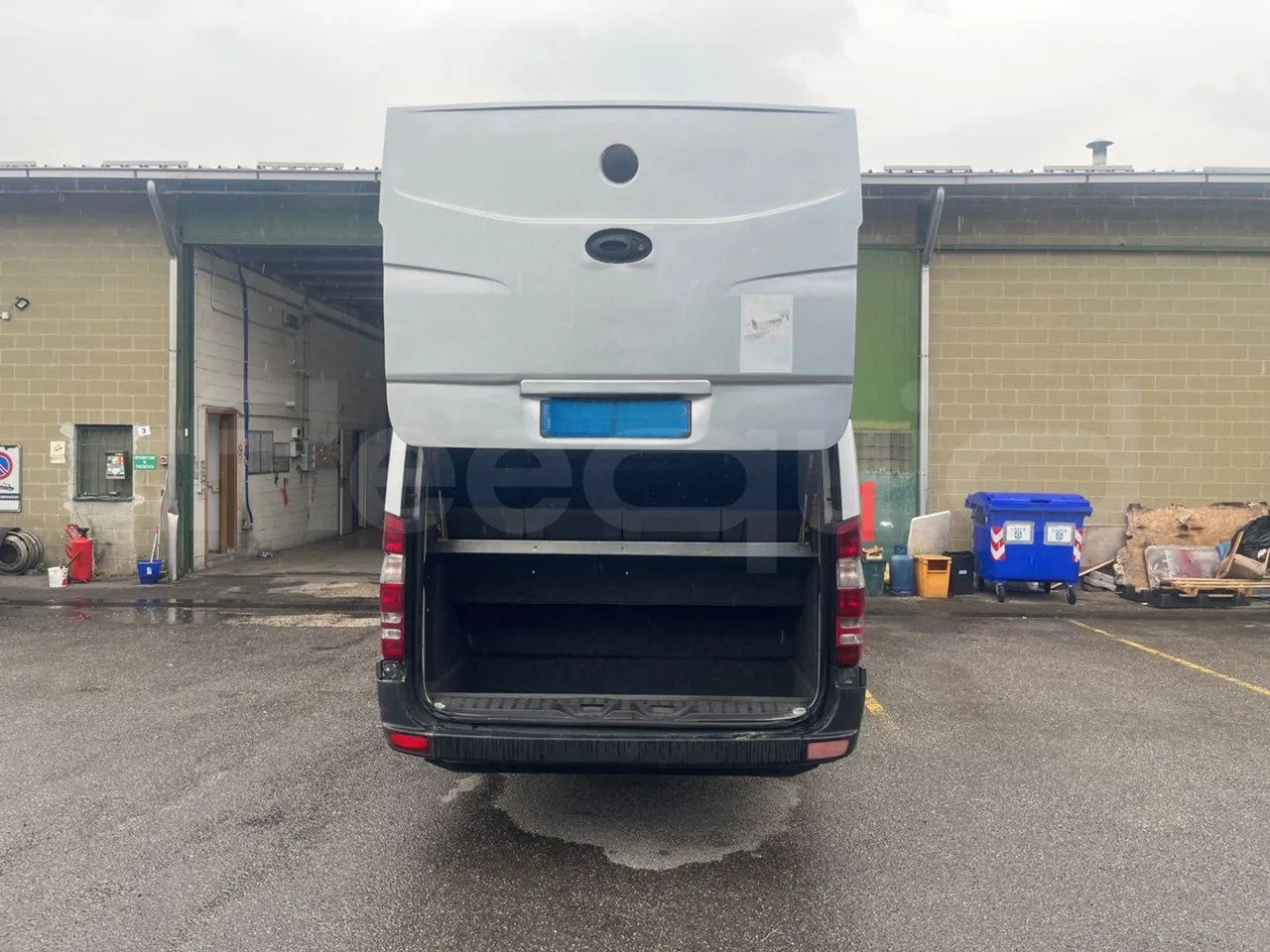 小型巴士, 小型客车 Mercedes-Benz Sprinter：图7