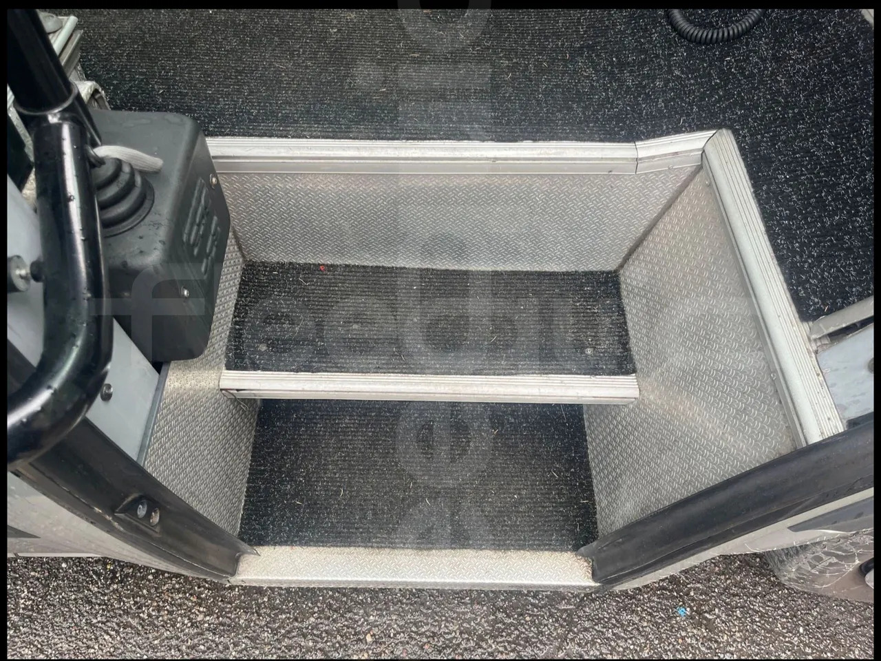 小型巴士, 小型客车 Mercedes-Benz Sprinter：图11