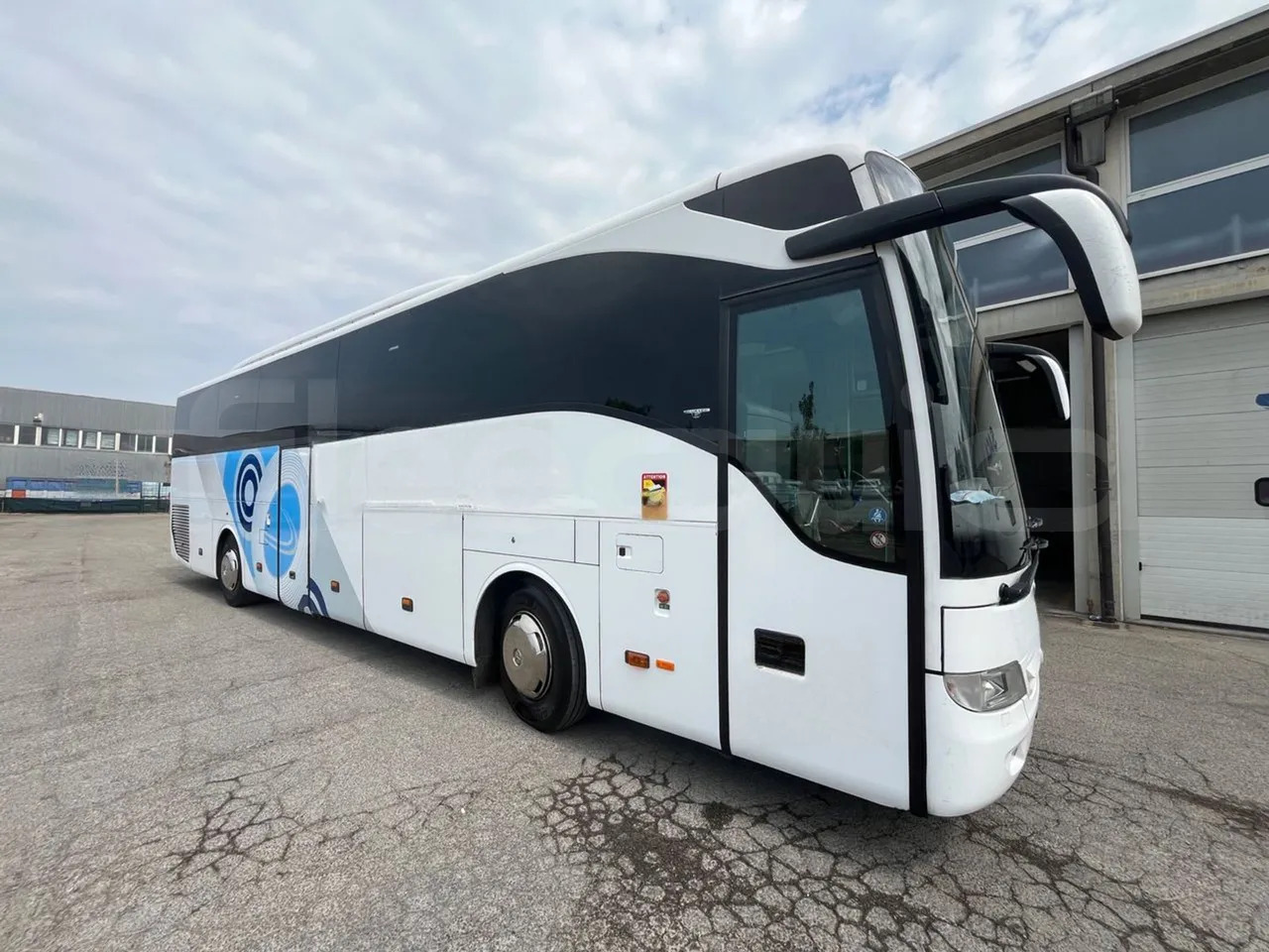 Mercedes-Benz Tourismo - 长途客车:图1 Mercedes-Benz Tourismo - 长途客车:图1