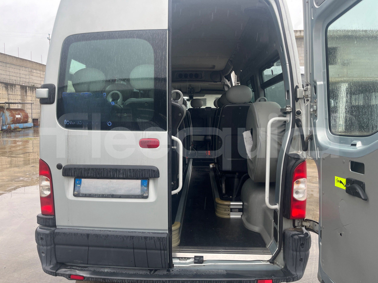 小型巴士, 小型客车 Nissan Interstar：图7