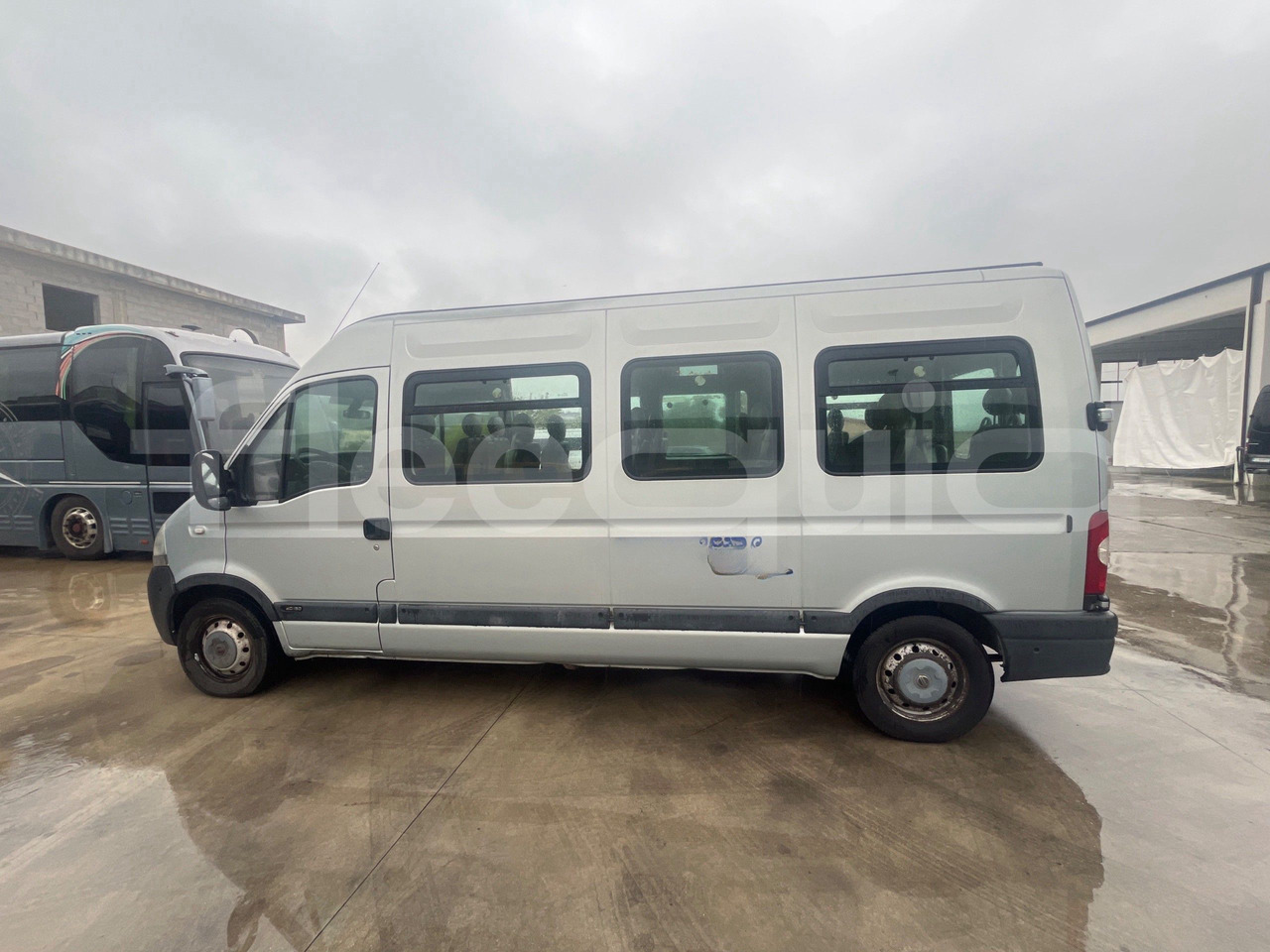 小型巴士, 小型客车 Nissan Interstar：图10