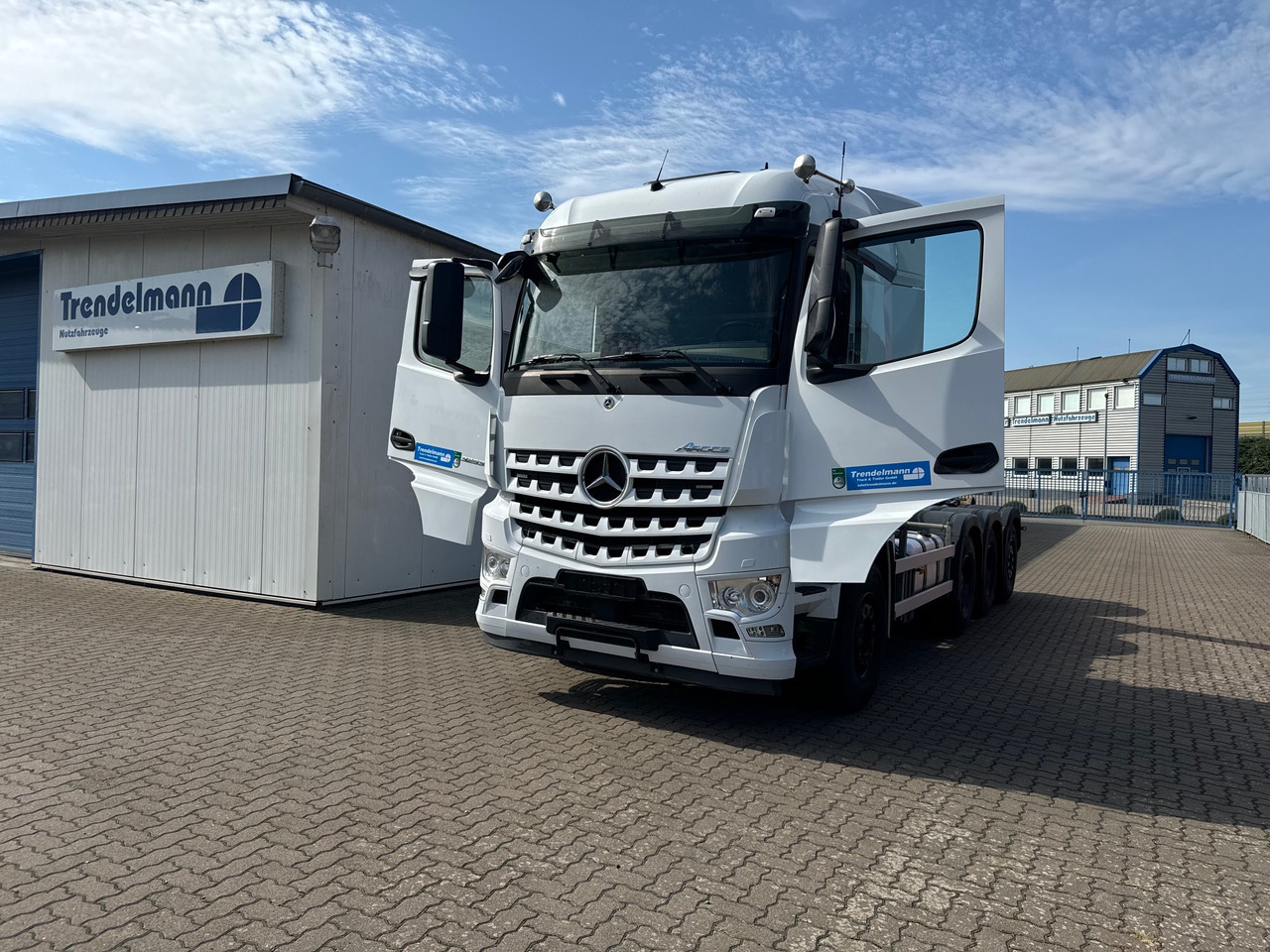 MERCEDES-BENZ Arocs 3553 4 Achsen Tridem - 吊钩升降车:图4 MERCEDES-BENZ Arocs 3553 4 Achsen Tridem - 吊钩升降车:图4
