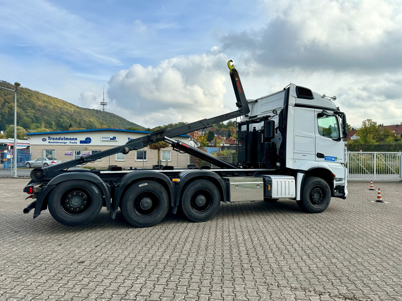 Mercedes-Benz Arocs MP5 3253 8x4 Tridem ARK HIAB 24 to - 吊钩升降车:图3 Mercedes-Benz Arocs MP5 3253 8x4 Tridem ARK HIAB 24 to - 吊钩升降车:图3