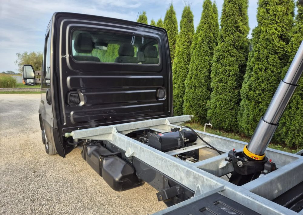 Iveco 35C18 3.0 180KM - 翻斗货车:图4 Iveco 35C18 3.0 180KM - 翻斗货车:图4