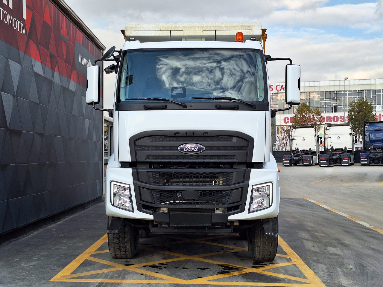 FORD 4445 XD - 翻斗车:图2 FORD 4445 XD - 翻斗车:图2