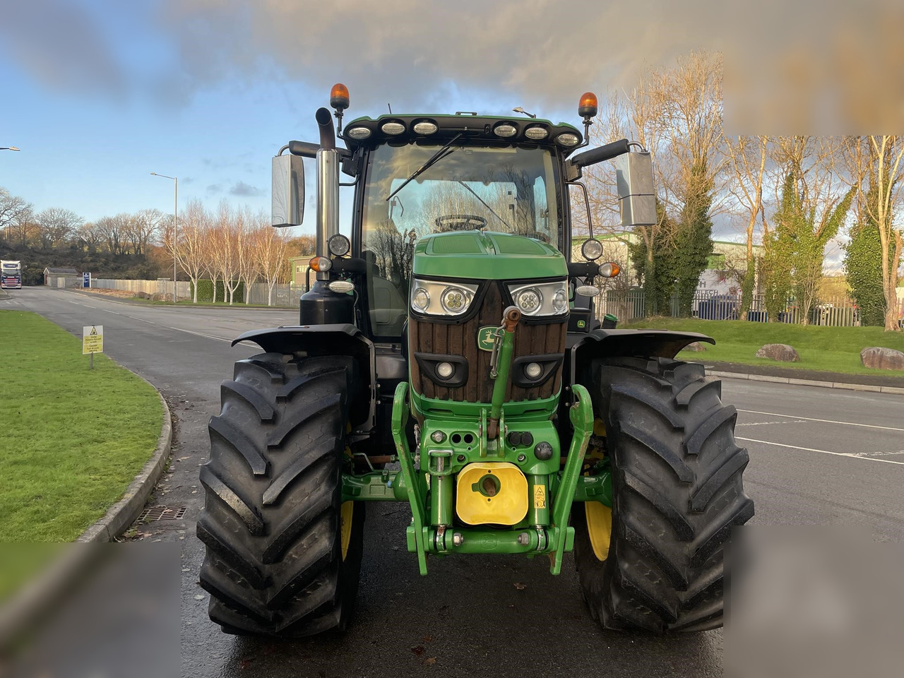 2020 JOHN DEERE 6155R - 拖拉机:图3 2020 JOHN DEERE 6155R - 拖拉机:图3