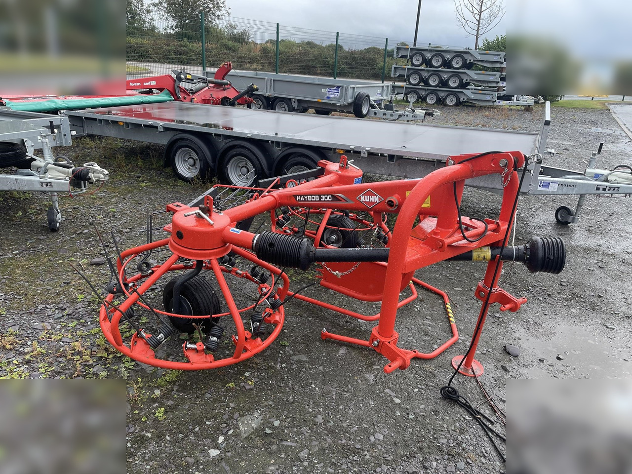 2023 KUHN HAYBOB 300 - 翻草机/ 搂草机:图2 2023 KUHN HAYBOB 300 - 翻草机/ 搂草机:图2