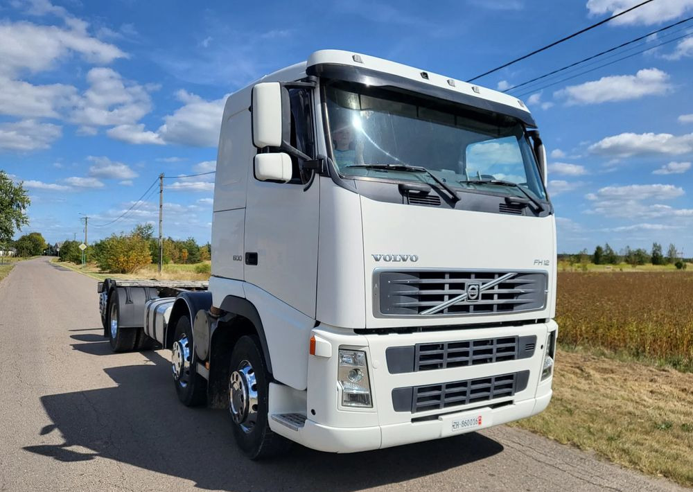 Volvo FH 500 8x2 - 驾驶室底盘卡车:图2 Volvo FH 500 8x2 - 驾驶室底盘卡车:图2