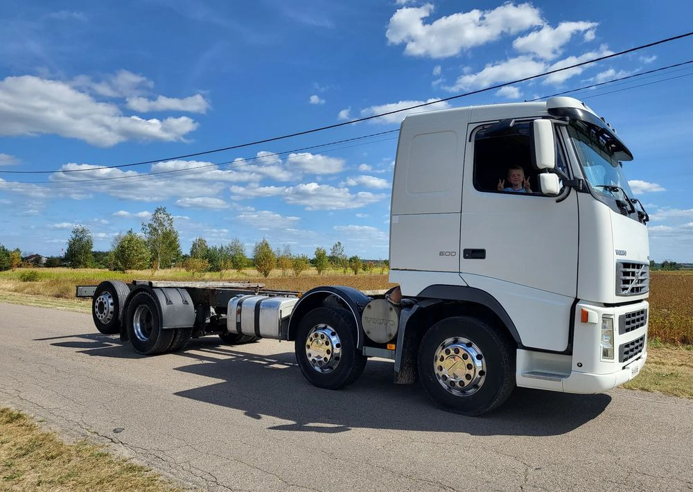 Volvo FH 500 8x2 - 驾驶室底盘卡车:图1 Volvo FH 500 8x2 - 驾驶室底盘卡车:图1